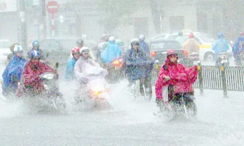 Bão số 5 suy yếu thành áp thấp nhiệt đới, siêu bão Mangkhut tiến gần biển Đông